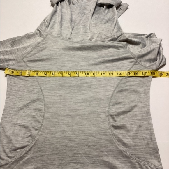 Series 8 Top Fitness Gray Cow Neck Size Small - Picture 5 of 7